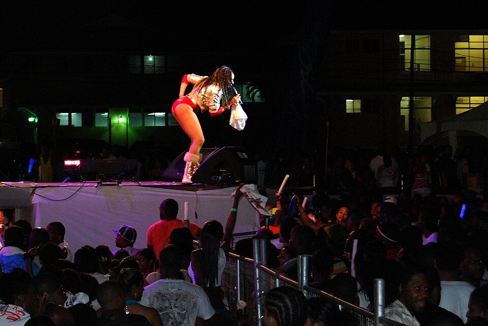 Destra Garcia performing live
